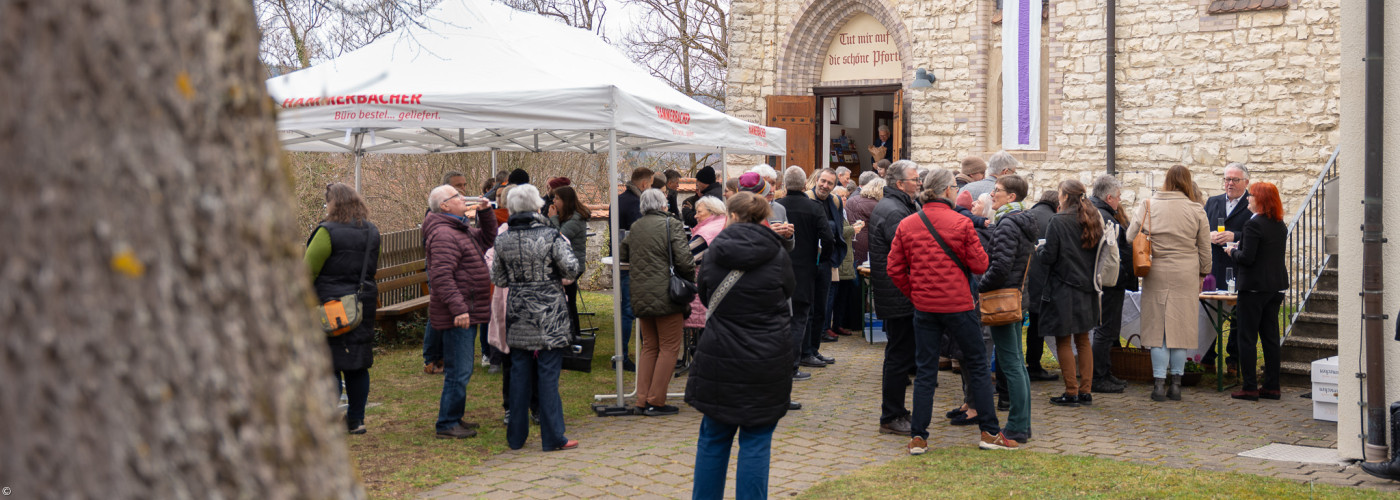 Sektempfang im Anschluss an den Gottesdienst.