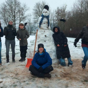 Beim Schneemannbau.