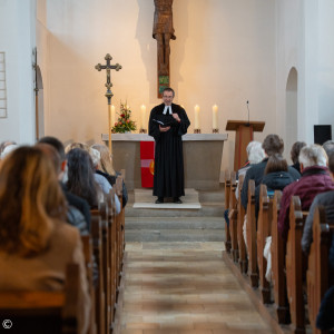 Pfarrer Murner begrüßt